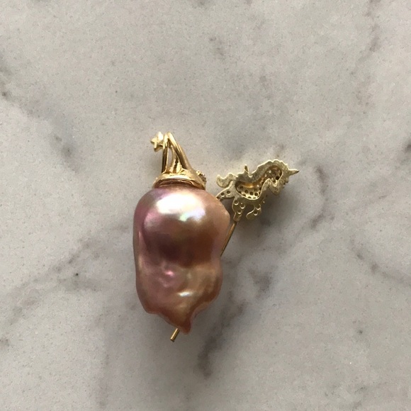 Baroque Pearl Little Monster Pendant With Moveable Wand - Picture 4 of 8